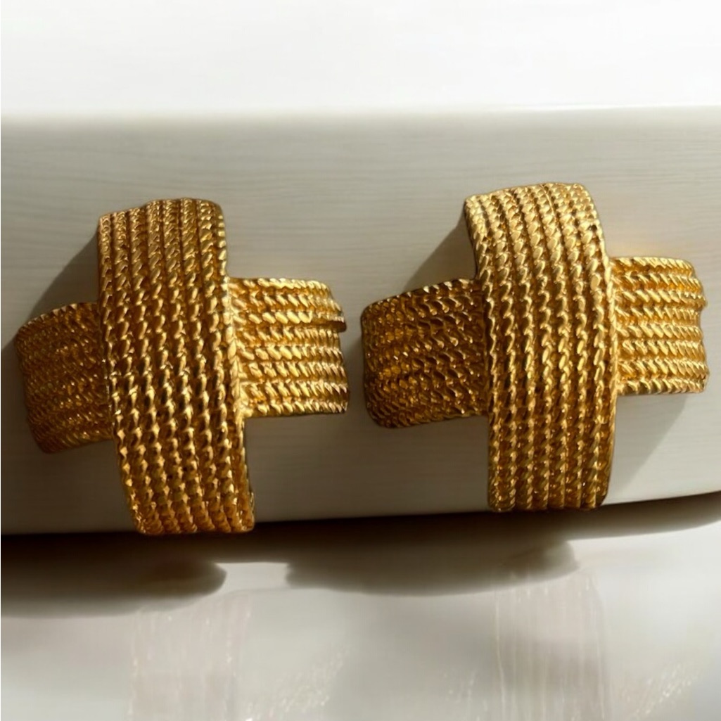 Signed Vintage Erwin Pearl Gold-Tone X Rope Texture Clip-On Earrings 45$